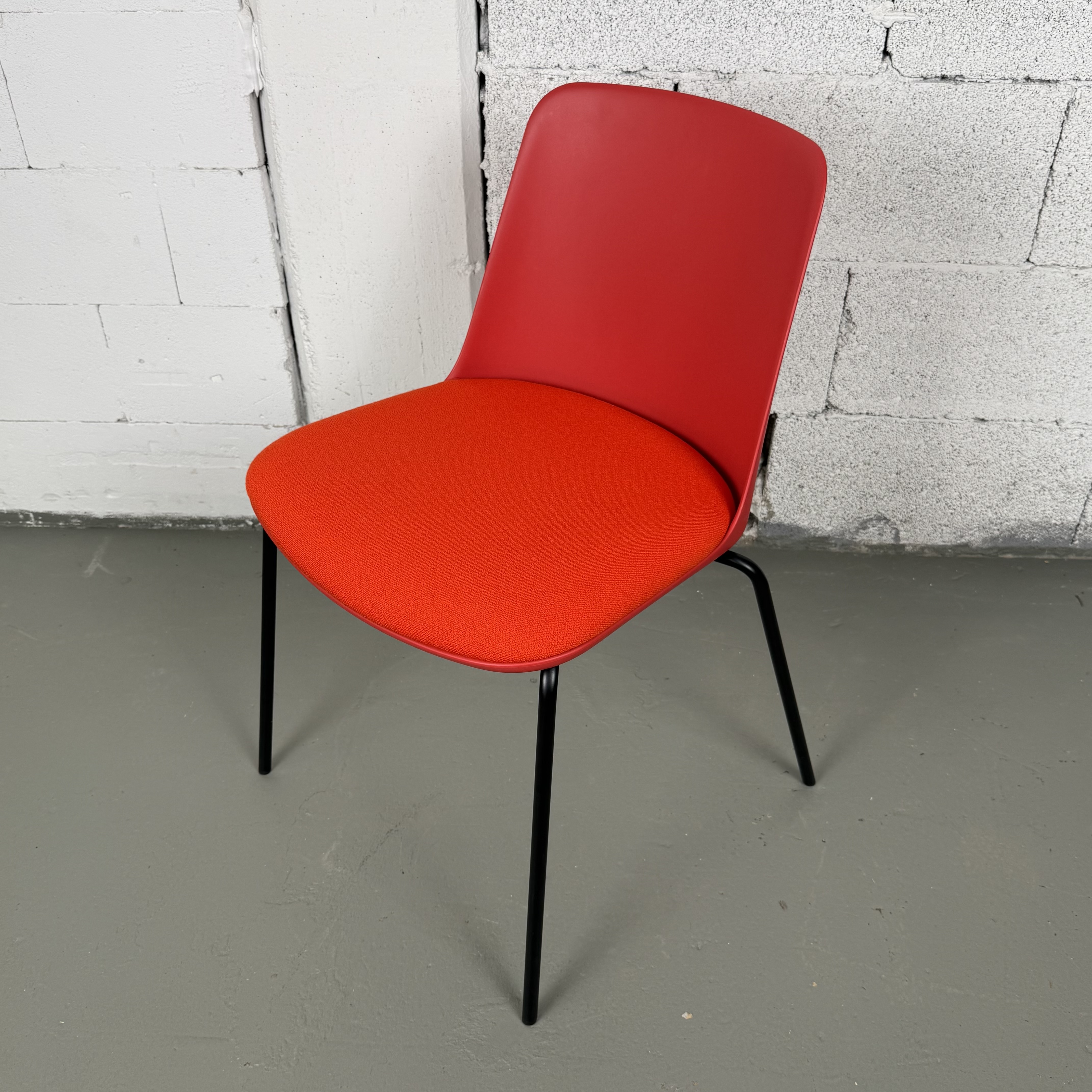 &Tradition Rely HW66 Stuhl in Rot – moderner Designstuhl