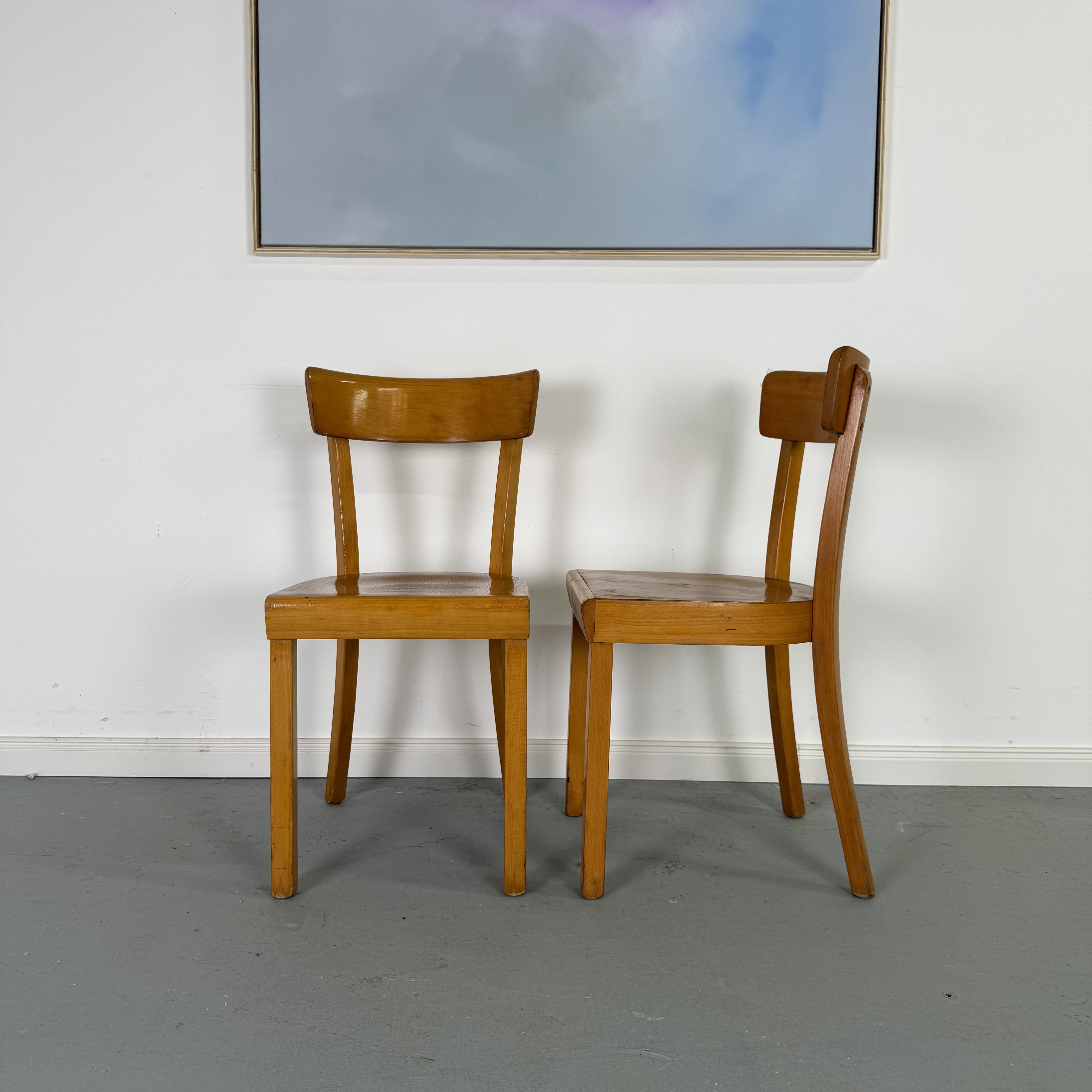 Klassischer Frankfurter Stuhl aus Holz – zeitlos & robust Klassischer Frankfurter Stuhl aus Holz – zeitlos & robust