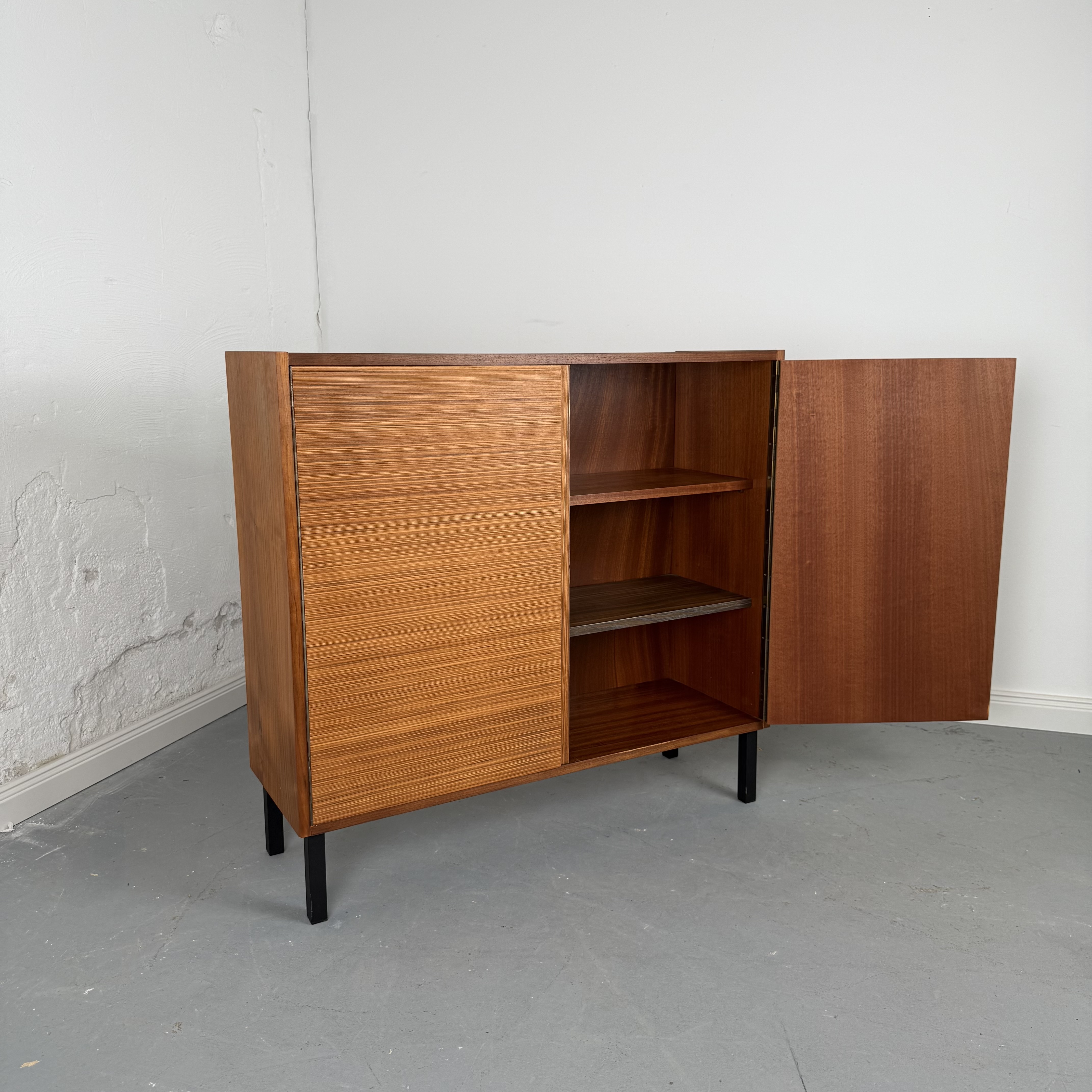 Charmante 60er Jahre Kommode Charmante 60er Jahre Kommode