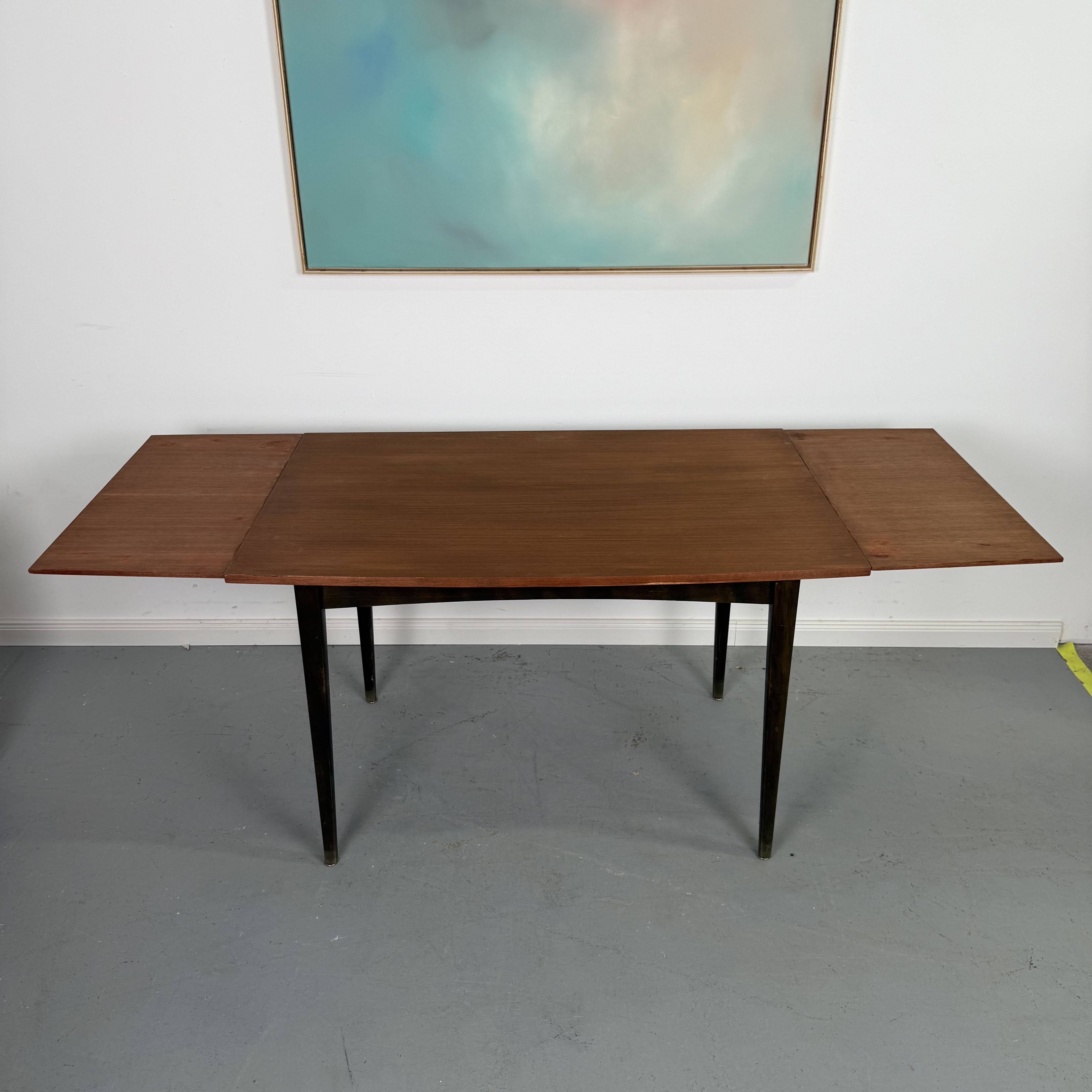 schicker dunkler 60er Jahre Tisch