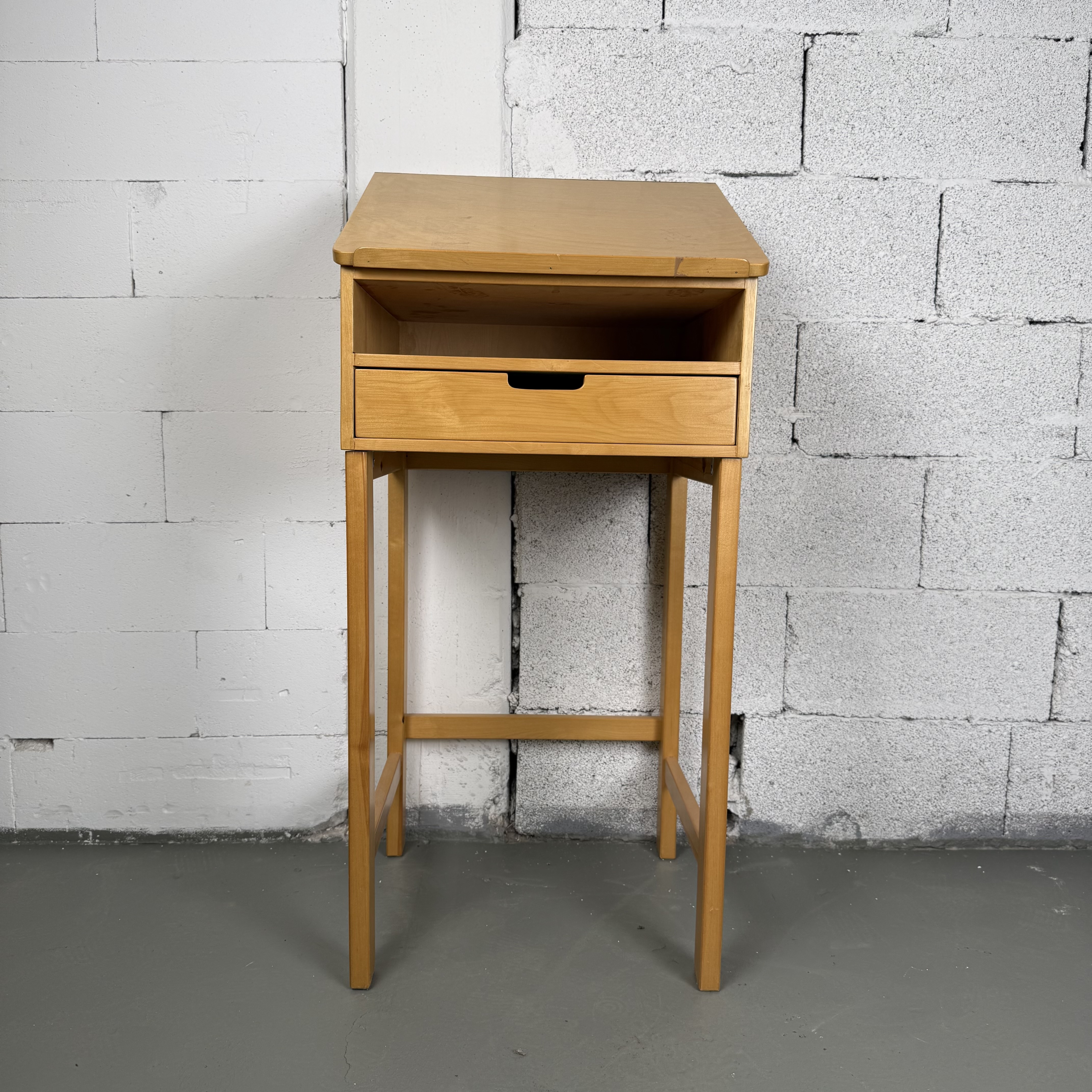 Schlichtes Stehpult aus Buche