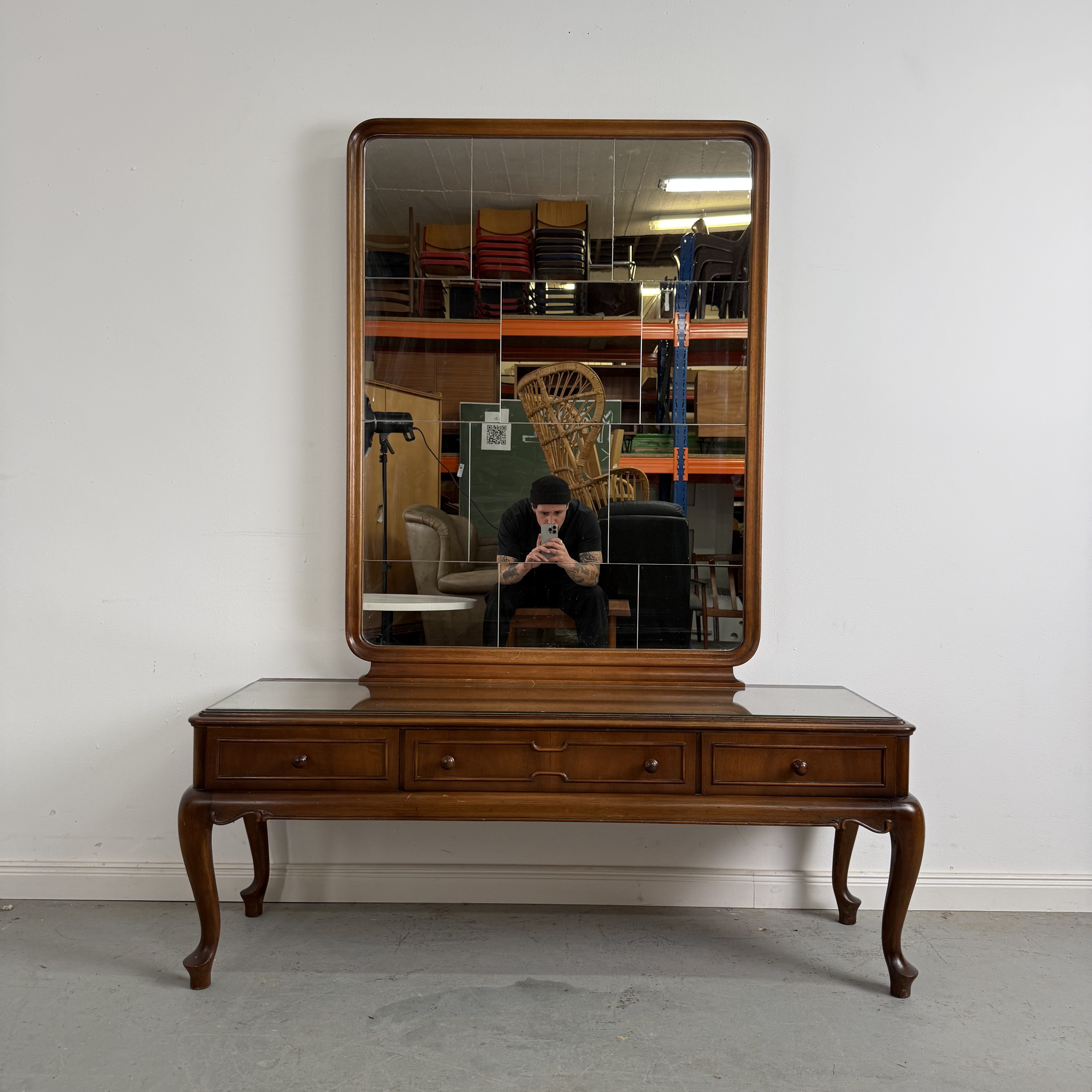 stilvolle 50 Jahre Spiegelkommode