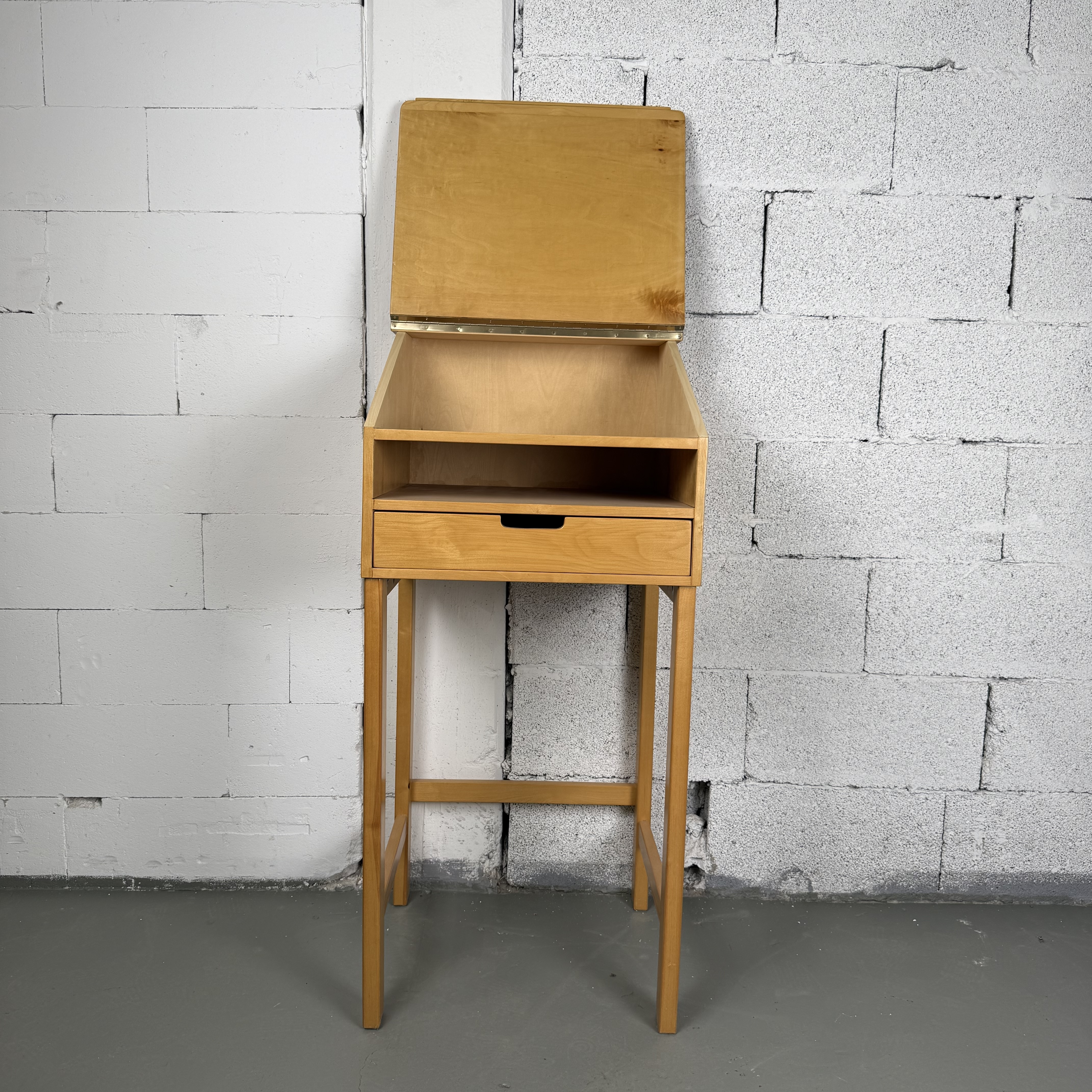 Schlichtes Stehpult aus Buche