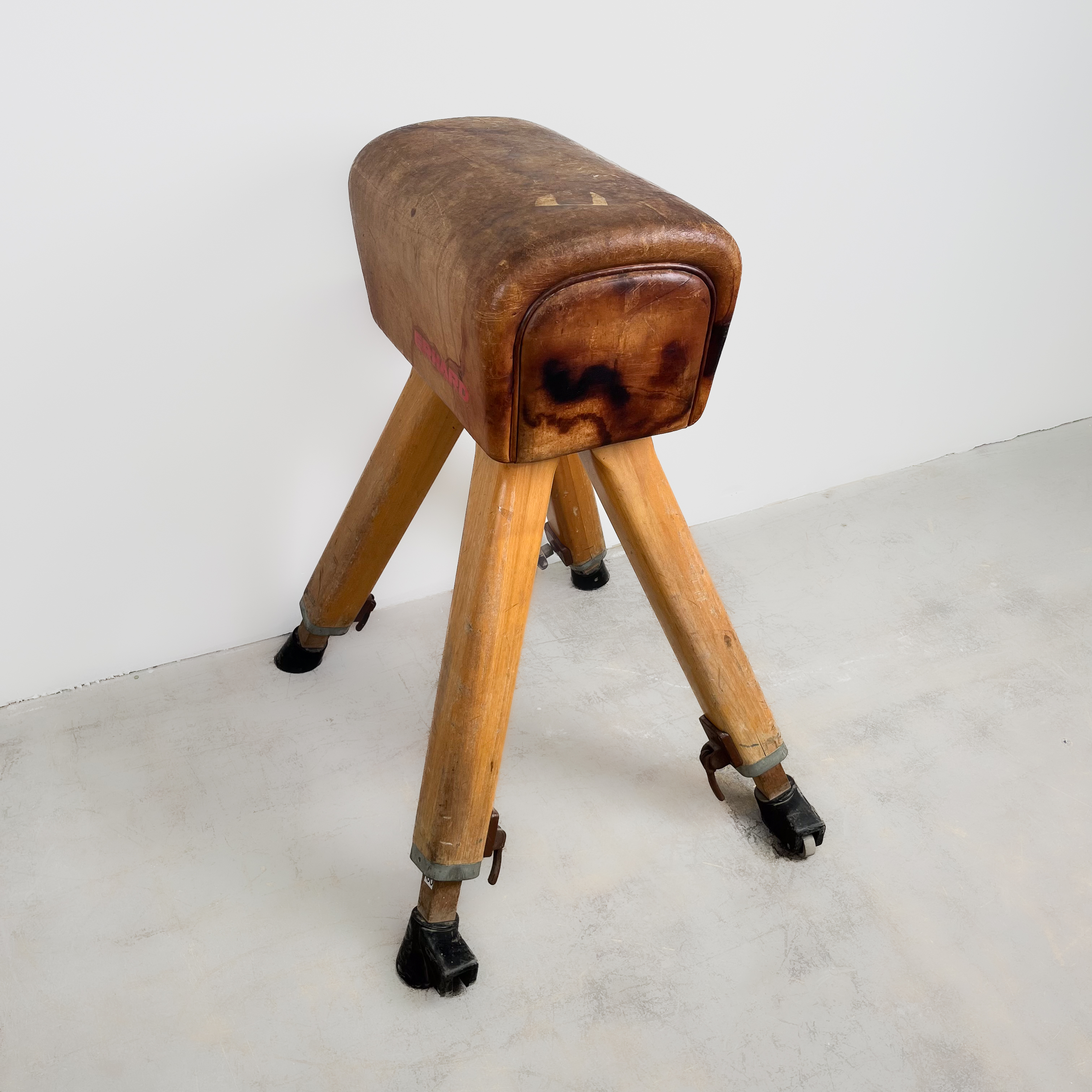 Originaler Turnbock aus einer Schule