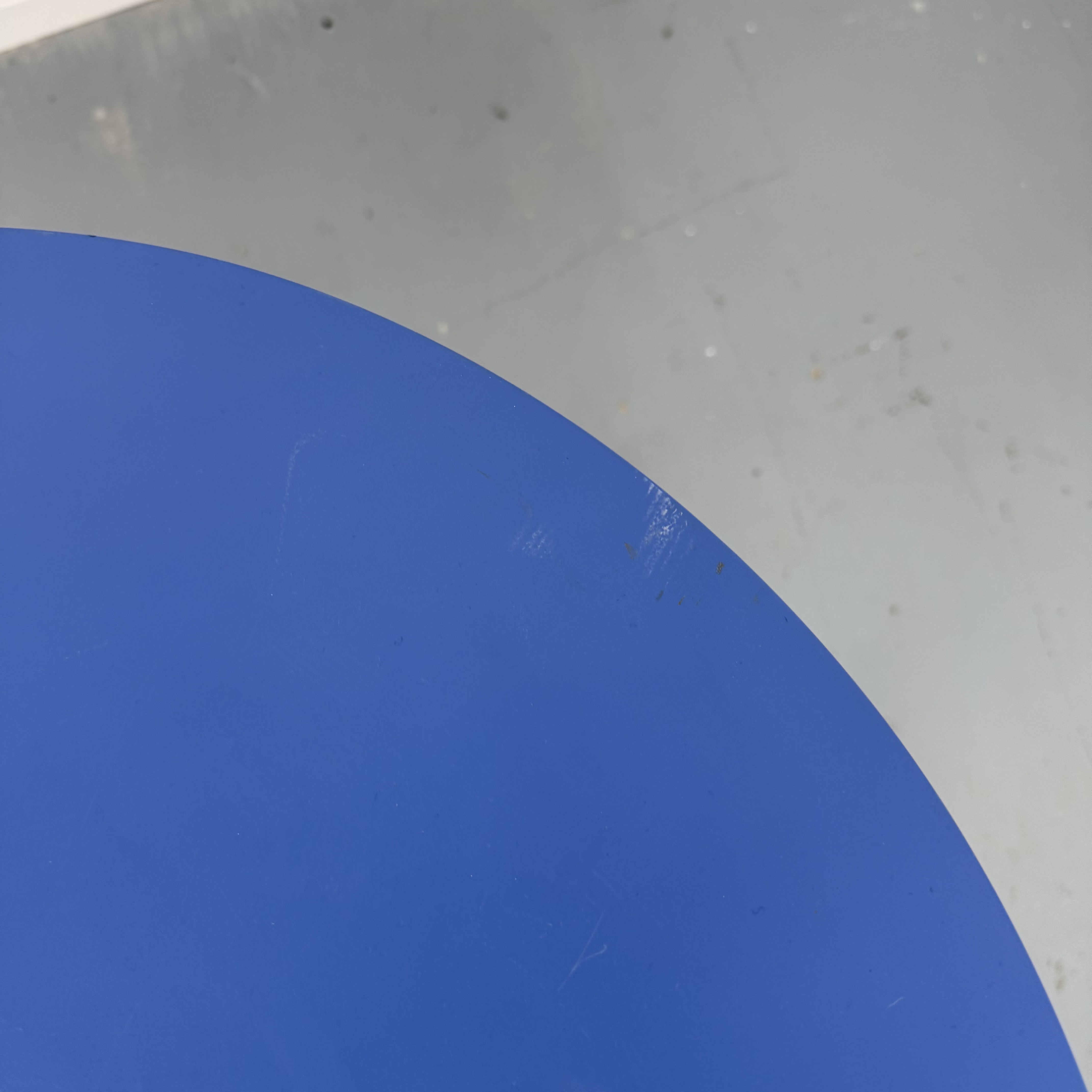 Tio Table von Massproductions