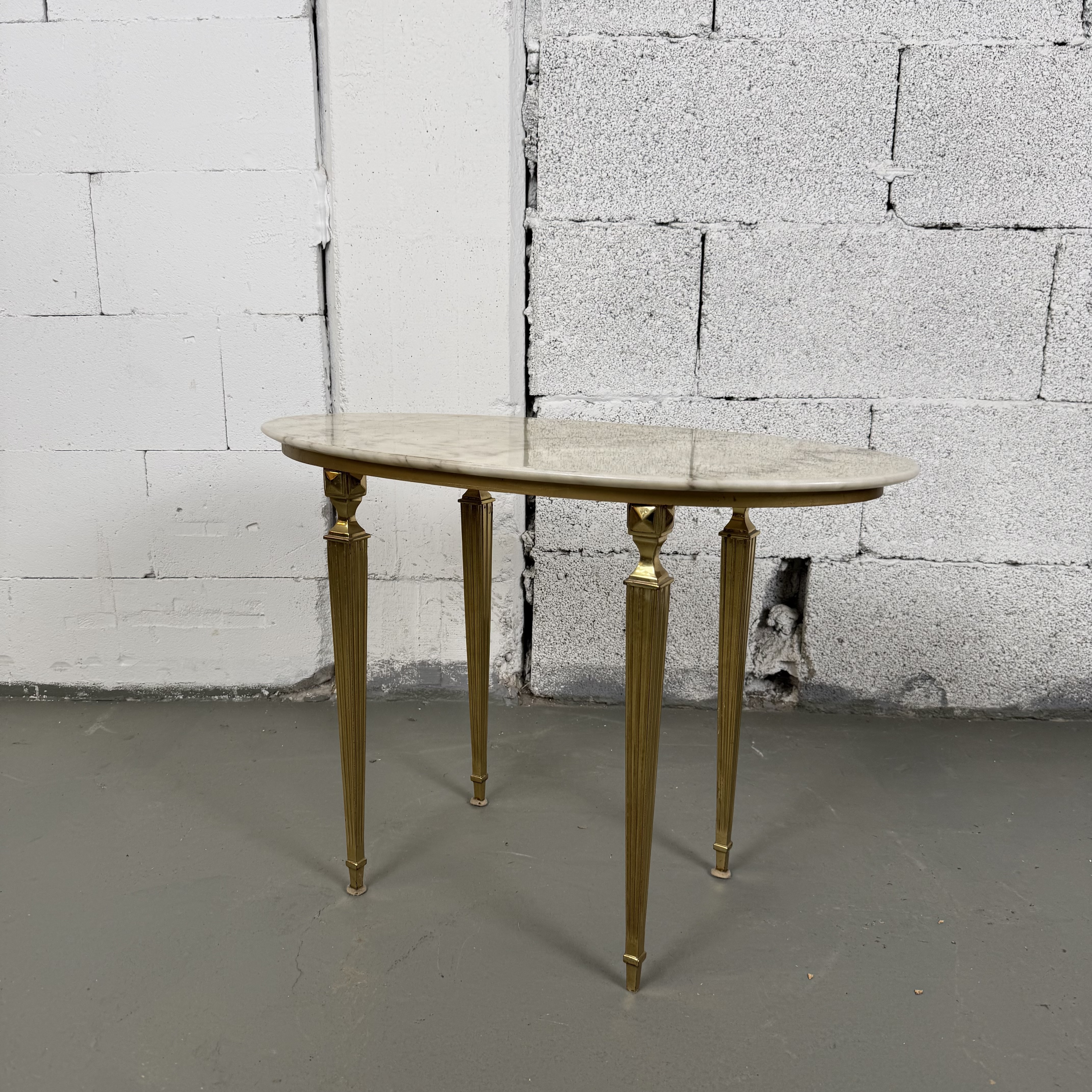 Vintage Marmor Couchtisch 60er 70er Jahre mit goldfarbenem Gestell