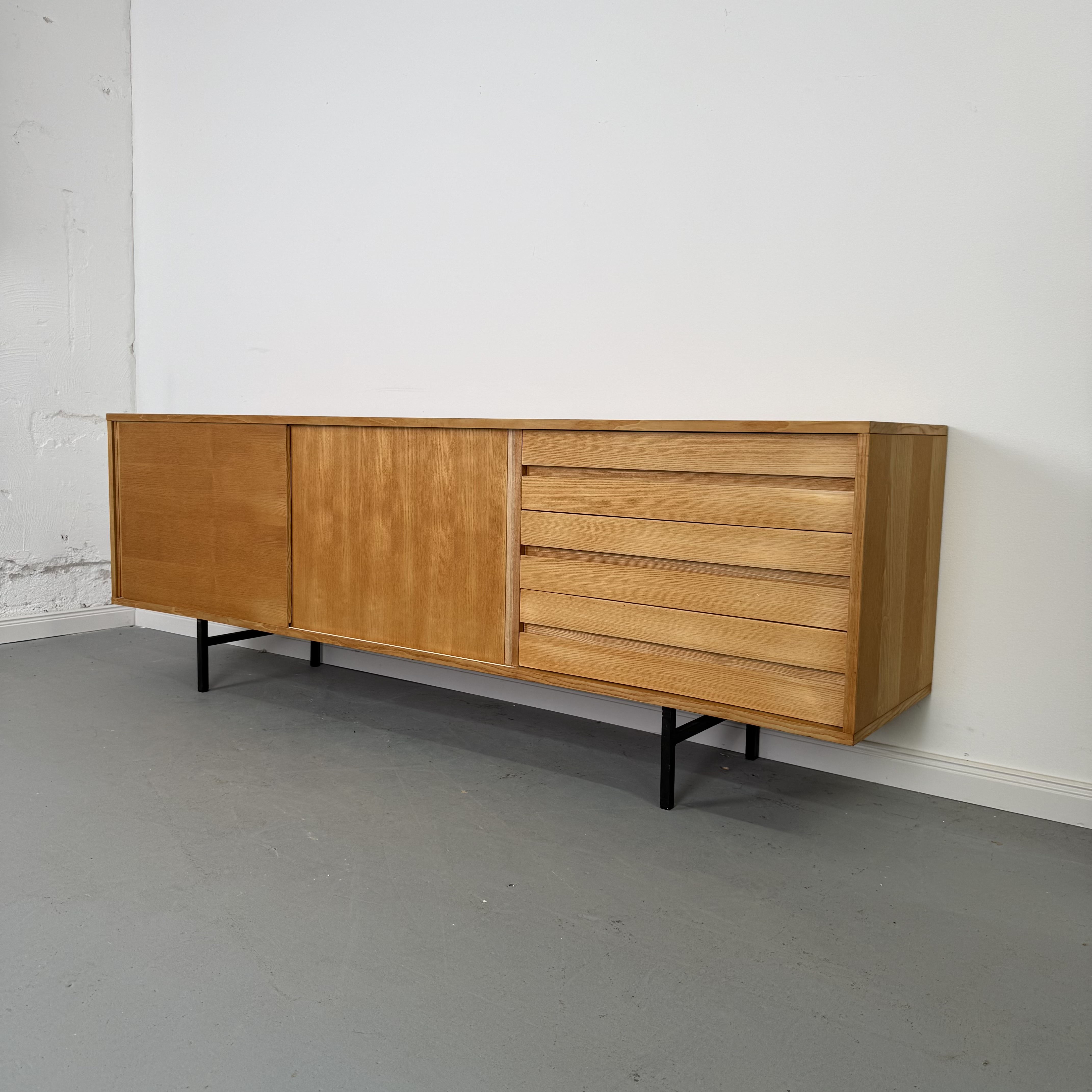 Wunderschönes Sideboard aus Esche von Deutschen Werkstätten Wunderschönes Sideboard aus Esche von Deutschen Werkstätten