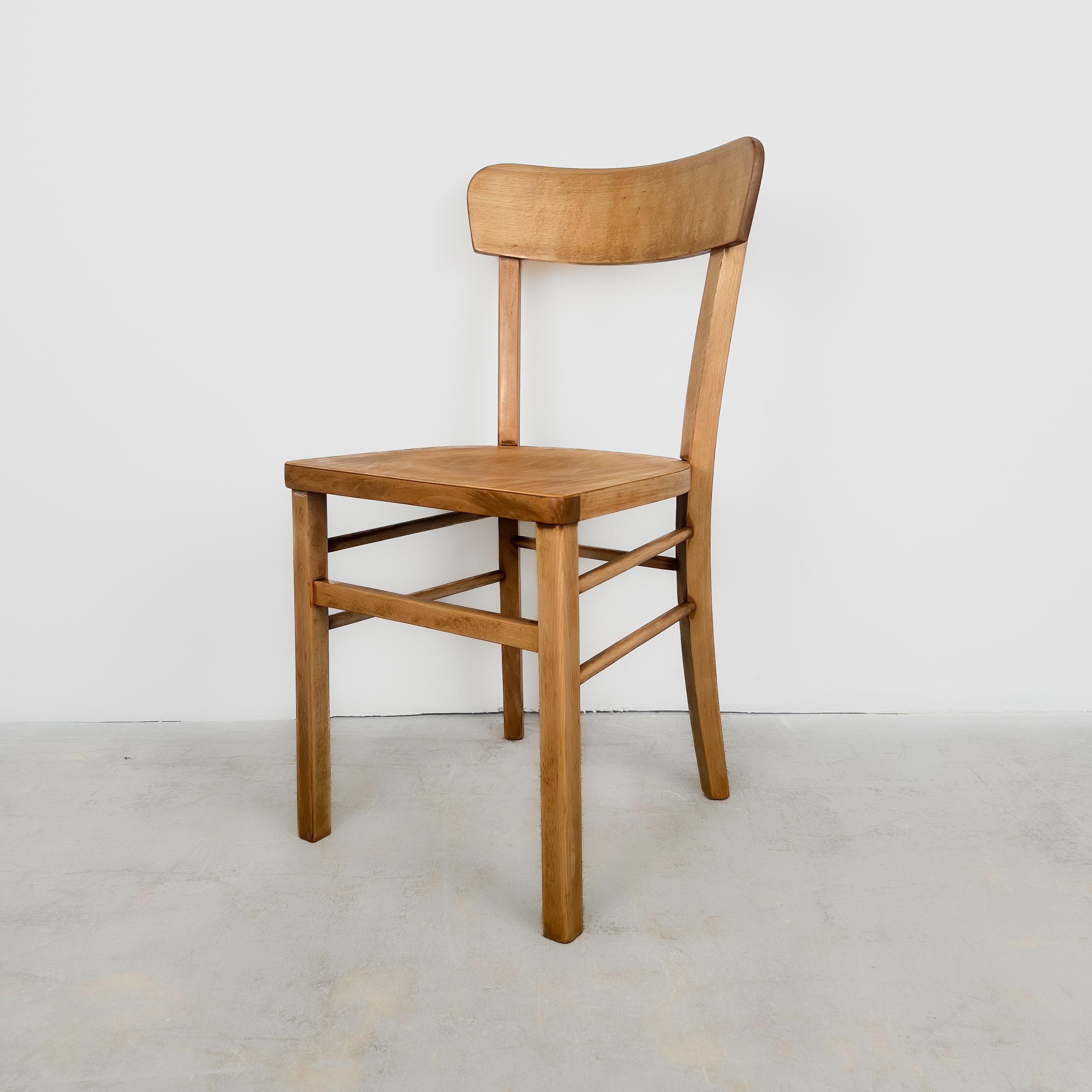 Elegante Frankfurter Stühle aus natürlichem Holz